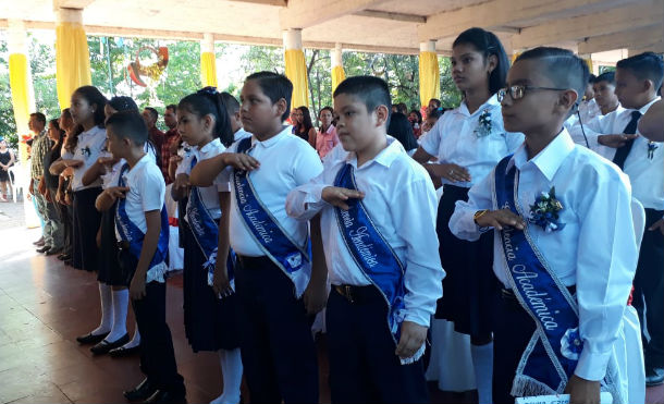 Chontales: Familias de Juigalpa celebran promoción de VI grado del Centro Escolar Pablo Hurtado