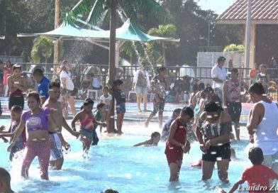 Turistas y locales disfrutan chapuzón navideño en Managua
