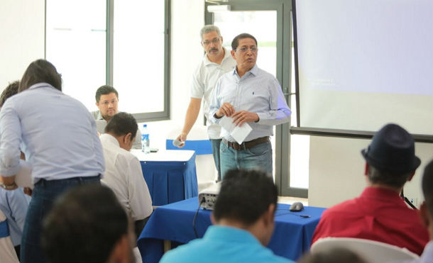Partidos políticos participan en taller para acreditación digital de fiscales de cara a comicios regionales
