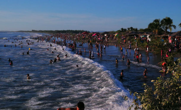 Playas de Chinandega llenas de veraneantes