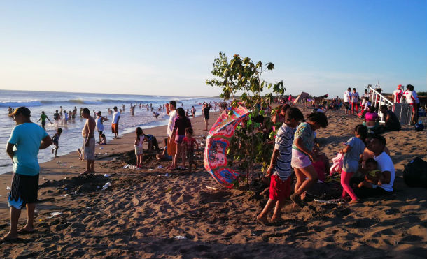 Playas de Chinandega llenas de veraneantes