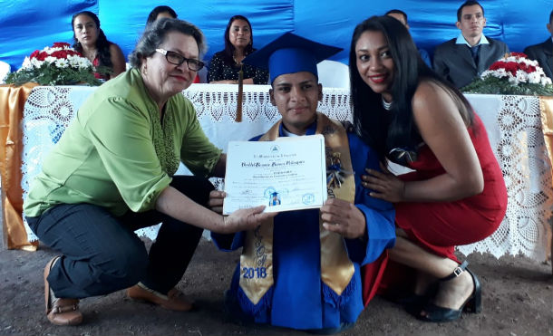 Matagalpa: joven logra culminar la secundaria y es ejemplo de superación 