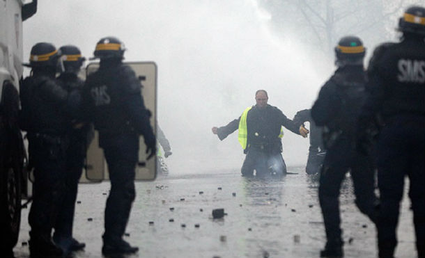 Al menos 107 detenidos durante las protestas de los "chalecos amarillos" en París