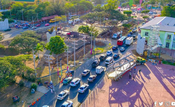 Trasladan moderno puente peatonal en Managua