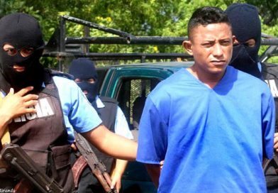 Policía presenta a delincuente capturado con más de 132 kilos de cocaína