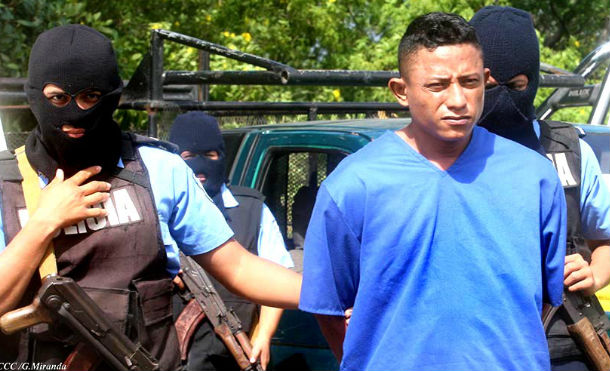 Policía presenta a delincuente capturado con más de 132 kilos de cocaína