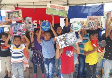 Niños de Estelí reciben juguetes navideños