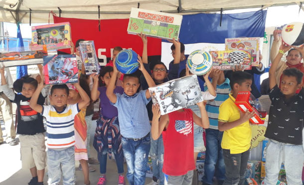 Niños de Estelí reciben juguetes navideños