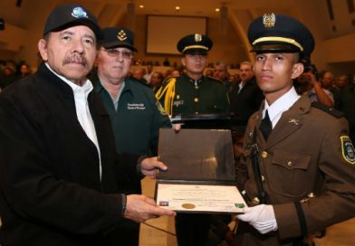 Ejército gradúa a 56 nuevos oficiales que asumen el compromiso de defender la Patria con dignidad y valentía