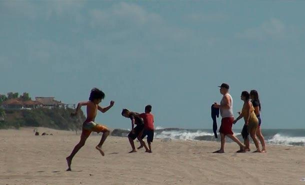 Familias continúan disfrutando de las paradisíacas playas de Pochomil
