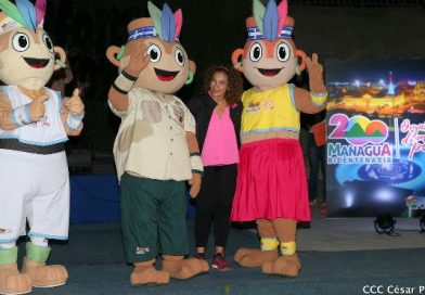 Alcaldesa de Managua presenta a la mascota Malli símbolo del Bicentenario de Managua