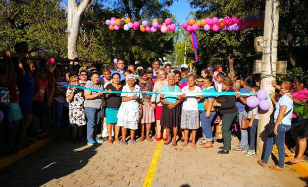 Alcaldía de Chinandega inaugura adoquinado en comunidad Las Grietas