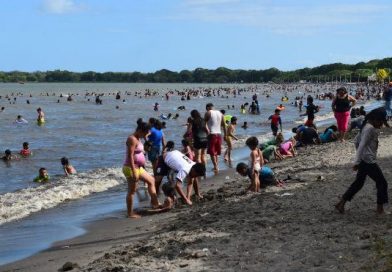 Familias nicaragüenses reciben año nuevo en el Lago de Granada
