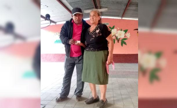 Autoridades sandinistas hacen entrega de carnet de militancia en Nindirí