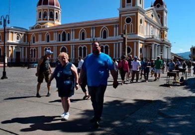 Turistas siguen llegando a la ciudad de Granada