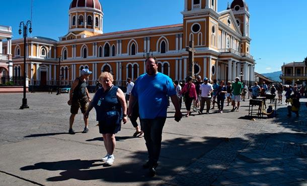 Turistas siguen llegando a la ciudad de Granada