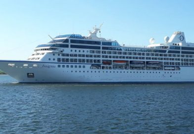 Alegre recibimiento al crucero Insignia en Puerto de Corinto