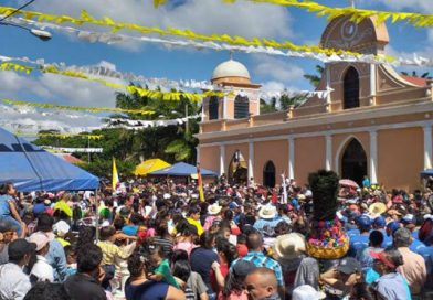 Feligreses de Dolores Carazo en el tradicional tope de los santos en honor a San Sebastián Mártir