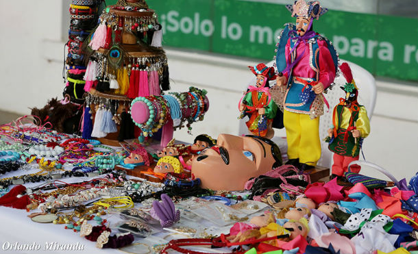 Economía creativa y emprendedora en Feria de los Santos Reyes Magos en Multicentro Las Brisas