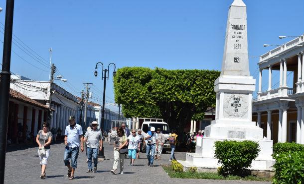 Turistas llegan a Granada para conocer más sobre su historia