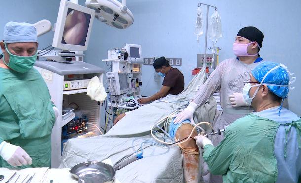 Hospital Manolo Morales desarrolla moderno procedimiento para reparar rodillas dañadas