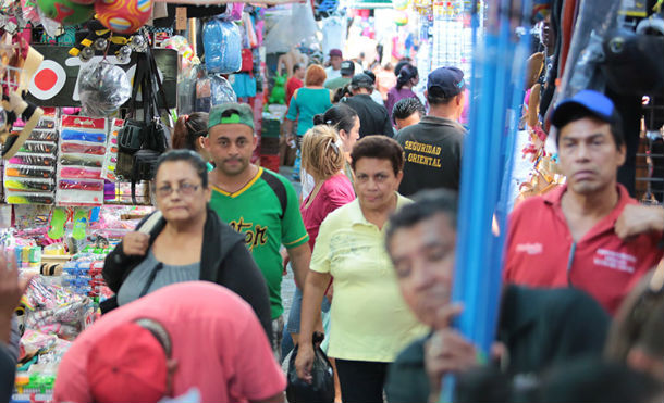 Mercado Oriental muestra dinamismo en ventas de productos escolares