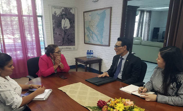 Ministra de Educación sostiene importante reunión con Embajador de Corea