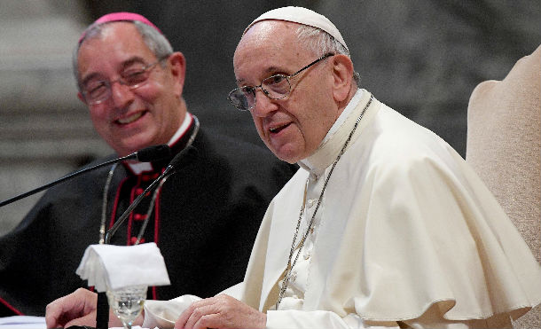 El Papa declara ante los 183 embajadores que «el abuso de menores es uno de los crímenes más viles»