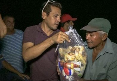 Peregrinos del Señor de los Milagros reciben paquetes y atención médica de autoridades de El Sauce