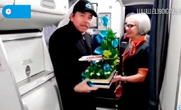 Aerolínea Conviasa entrega presente al Comandante Presidente Daniel Ortega
