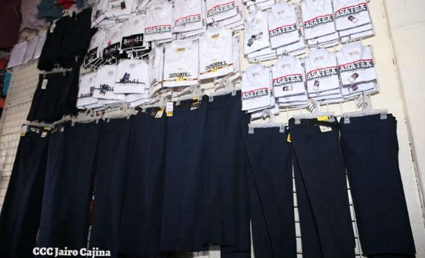 Comerciantes listos para la temporada escolar