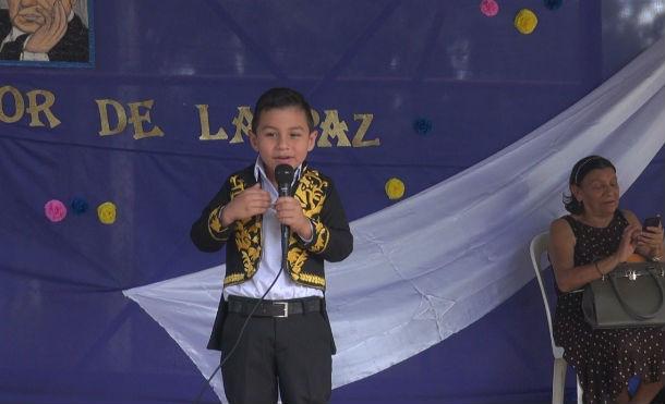 Nindirí: Alumnos de la escuela Rubén Darío celebran el 152 aniversario del natalicio del poeta universal