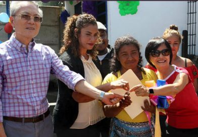 Martha Irene Pulido recibe su vivienda digna en Año Nuevo