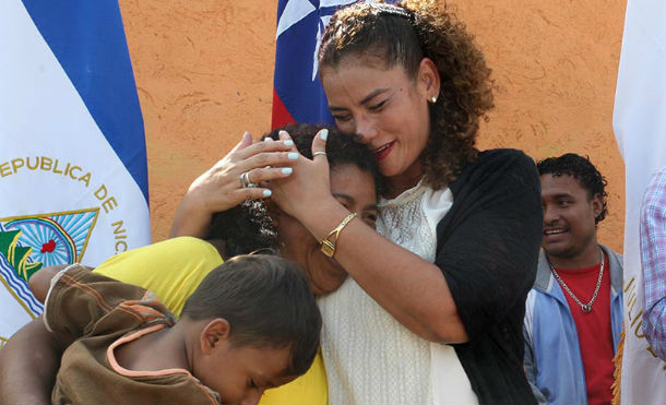 Martha Irene Pulido recibe su vivienda digna en Año Nuevo