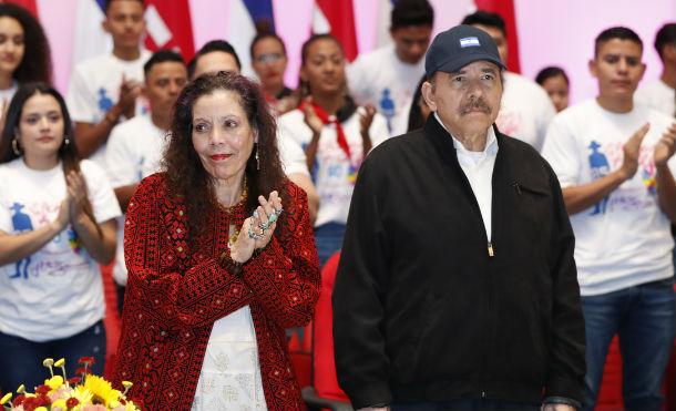 Comandante Daniel y compañera Rosario presiden homenaje a Sandino