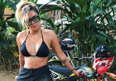 Anuel AA queda en shock al ver a Karol G con un sensual bikini / @karolg