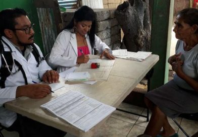 Pobladores del barrio Cuba reciben atención médica con amor