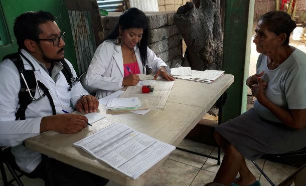 Pobladores del barrio Cuba reciben atención médica con amor