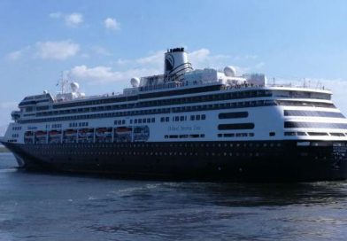 Crucero Volendam arriba a puerto Corinto