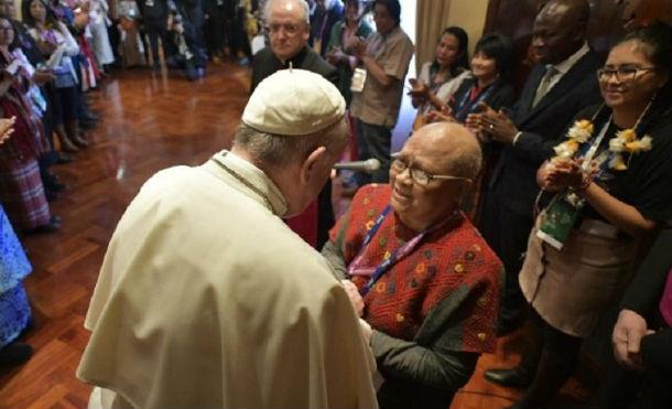 Delegados de pueblos indígenas del mundo se reúnen con el Papa Francisco