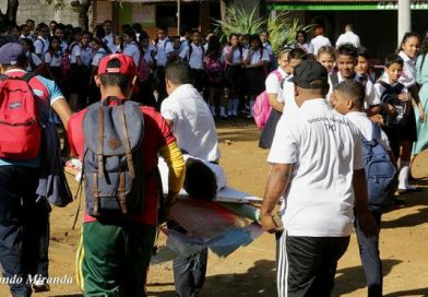 Estudiantes participan en el primer ejercicio de protección y salvaguarda de la vida
