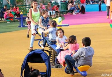 Familias de Managua disfrutan día de descanso en la Avenida de Bolívar a Chávez