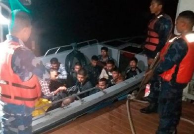 Fuerza Naval captura dos embarcaciones con migrantes ilegales