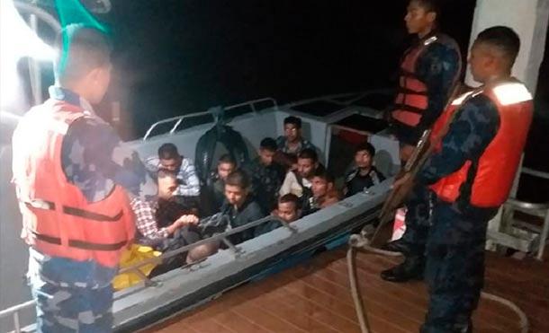 Fuerza Naval captura dos embarcaciones con migrantes ilegales