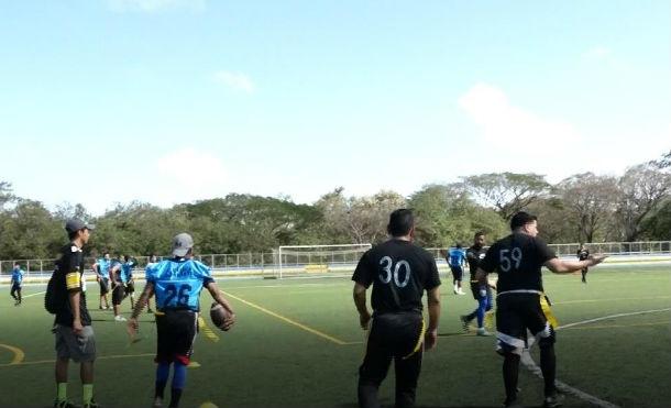 Jóvenes emprenden en el fútbol americano en saludo al 41 aniversario de la gesta de Los Sabogales