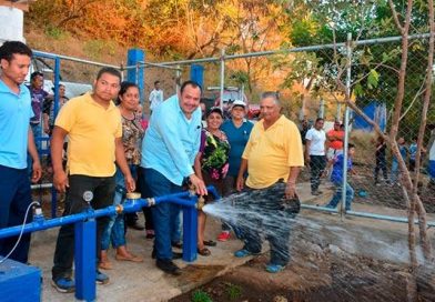 Habitantes de la comunidad Los Jiménez inauguran proyecto de agua
