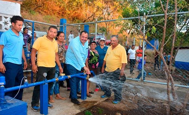 Habitantes de la comunidad Los Jiménez inauguran proyecto de agua