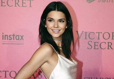 Kendall Jenner impacta en los Oscar con infartante vestido y sin ropa intima / @kendalljenner