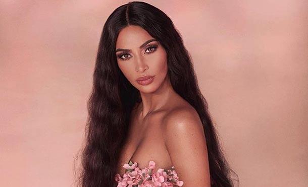 Kim Kardashian infartó la noche en un vestido de gala sin pudores / @kimkardashian