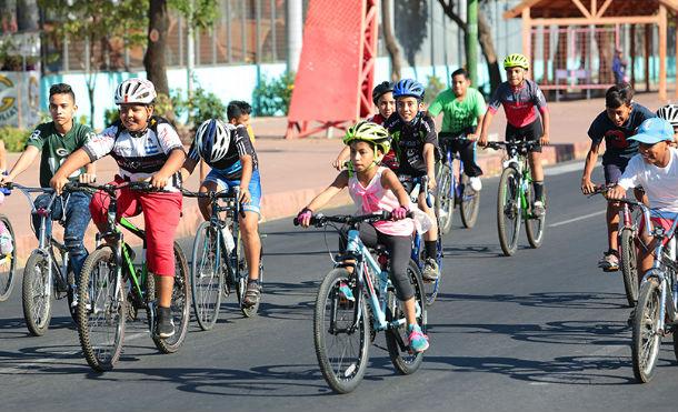 Así se desarrolló la competencia de patinaje y ciclismo en la Avenida Bolívar